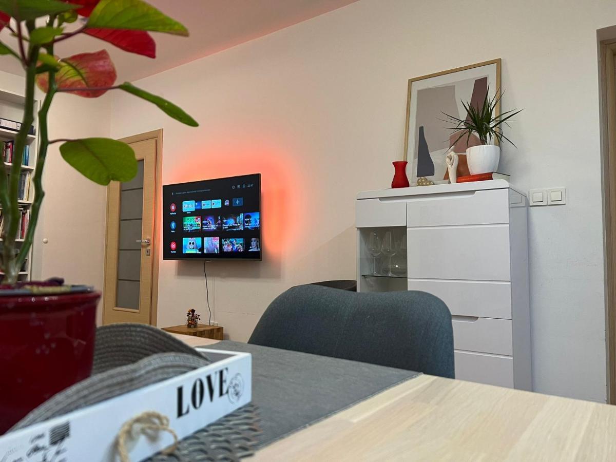 Mm Split Apartment - 5 Min By Car To The Beach & City Center - Free Public Parking Eksteriør bilde
